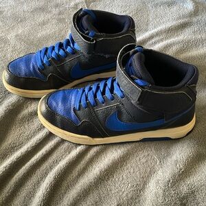 Boys mid Nike SB sneakers